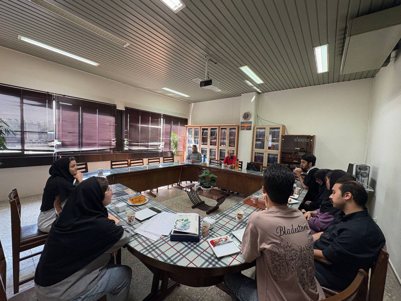 photo 5908819082042525883 y