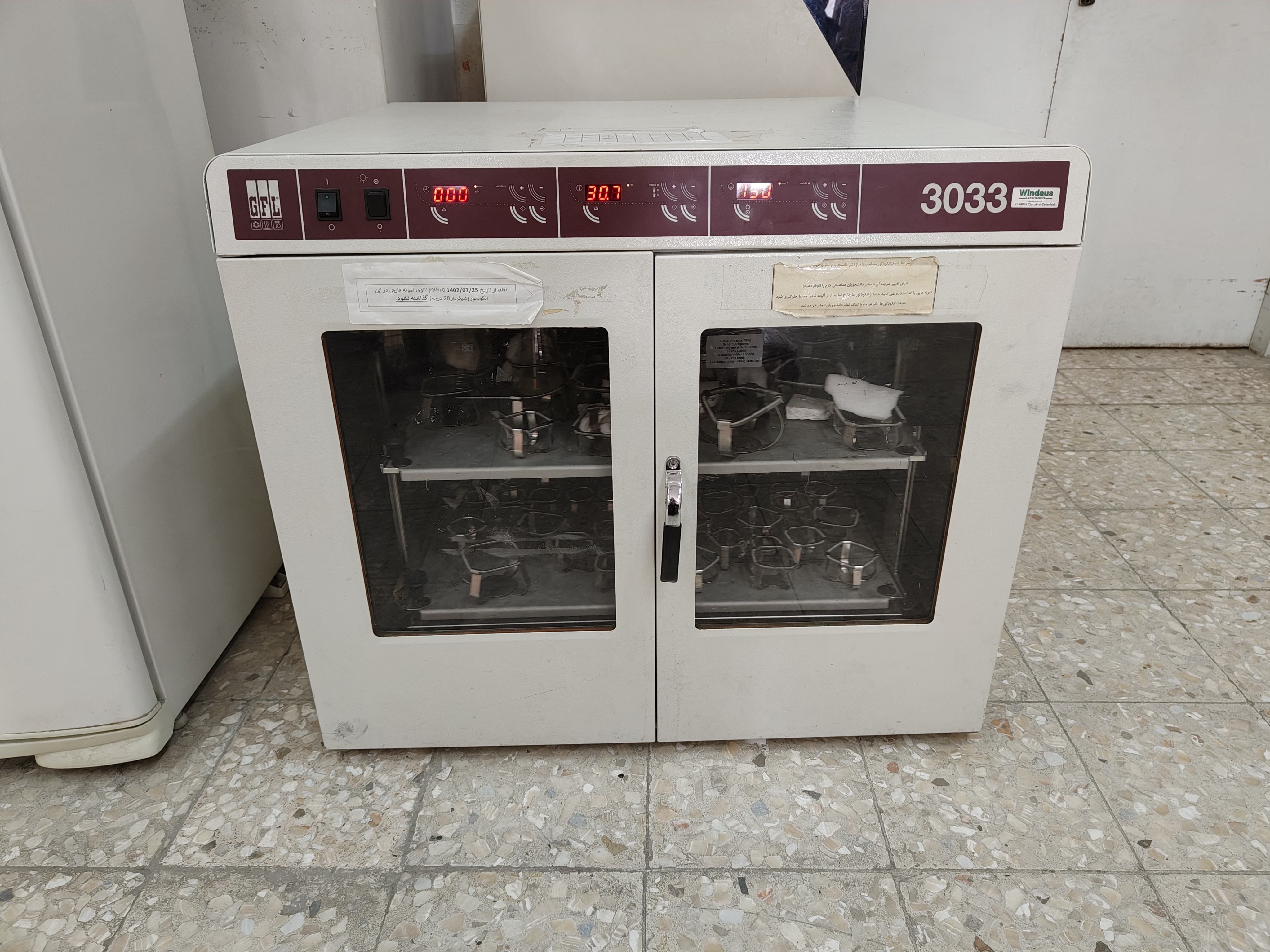   شیکر انکوباتور 